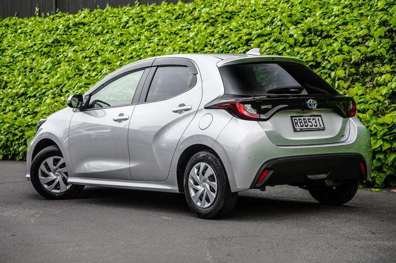 2020 Toyota Yaris Hybrid / Vitz