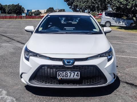 2020 Toyota Corolla Touring Hybrid - Thumbnail