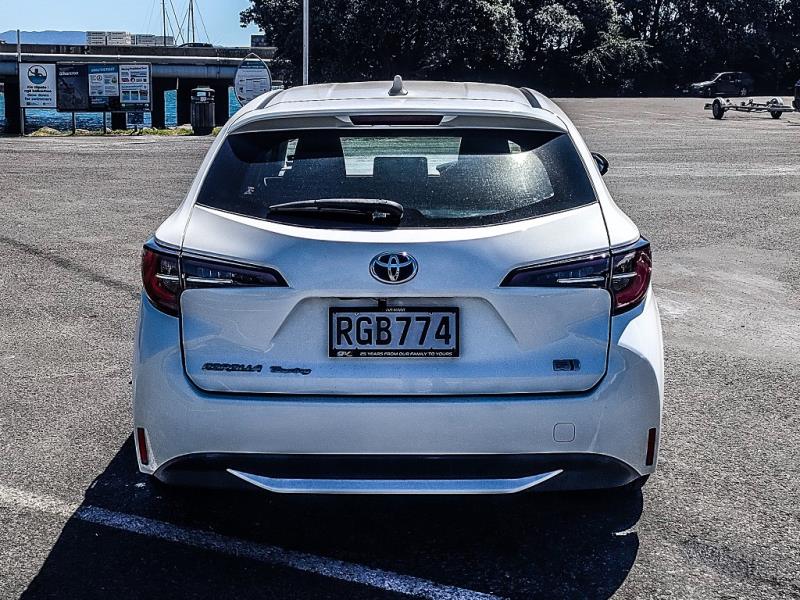 2020 Toyota Corolla Touring Hybrid