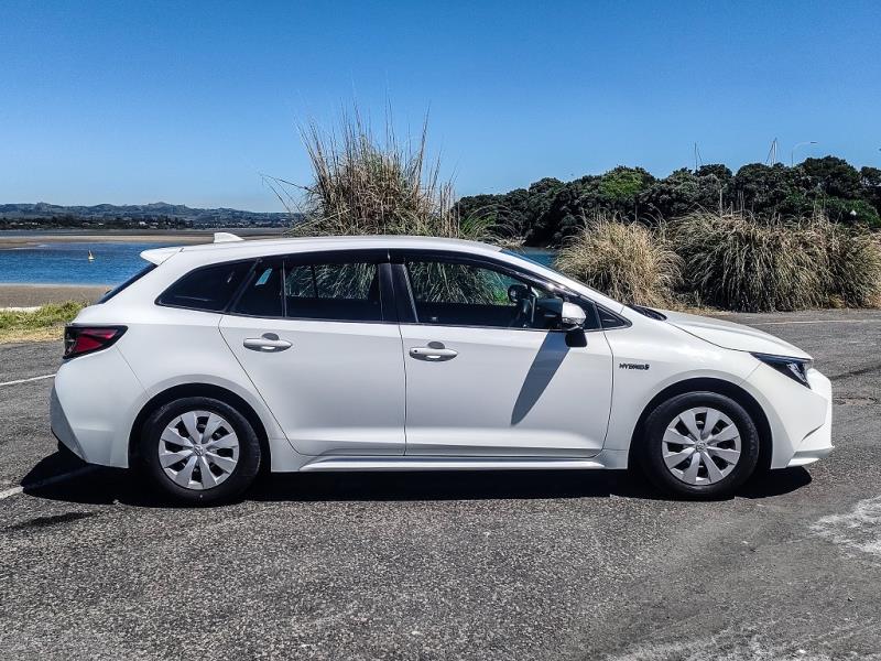 2020 Toyota Corolla Touring Hybrid