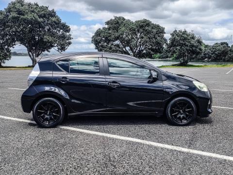 2012 Toyota Aqua Hybrid - Thumbnail