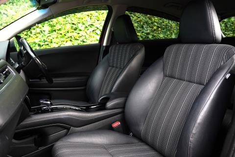 2016 Honda Vezel Z Hybrid / HR-V - Thumbnail