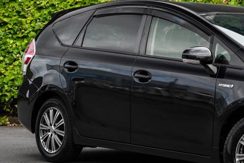 2014 Toyota Prius Alpha G Hybrid - Thumbnail