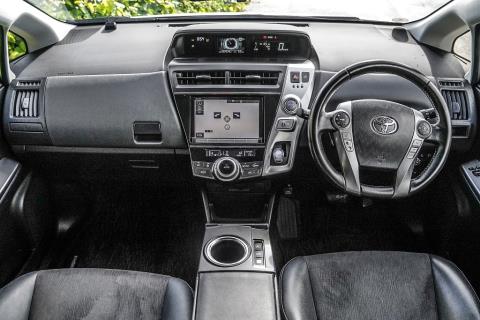 2014 Toyota Prius Alpha G Touring - Thumbnail