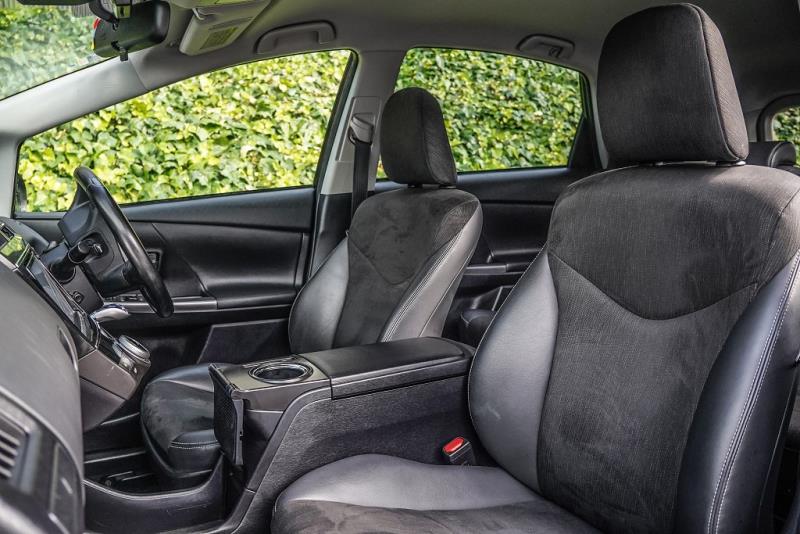 2014 Toyota Prius Alpha G Touring