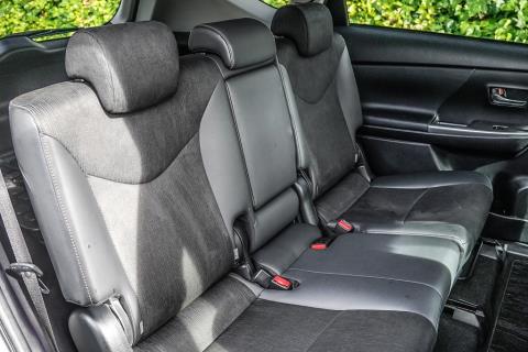 2014 Toyota Prius Alpha G Touring - Thumbnail