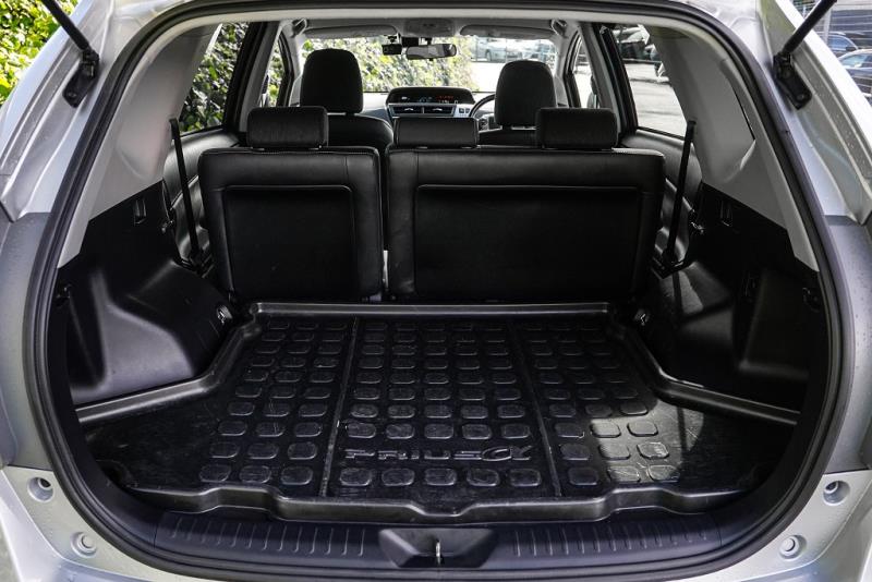 2014 Toyota Prius Alpha G Touring