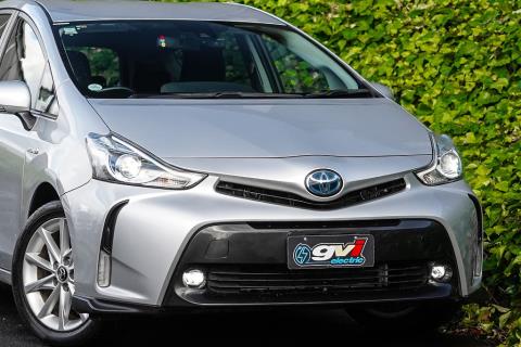 2014 Toyota Prius Alpha G Touring - Thumbnail