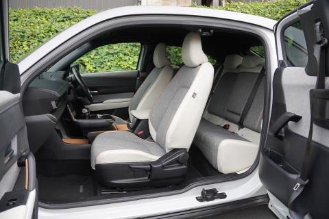 2021 Mazda MX-30 20S e-Skyactive - Thumbnail