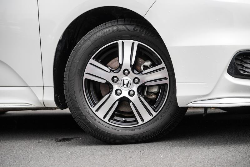 2017 Honda Odyssey Absolute Hybrid