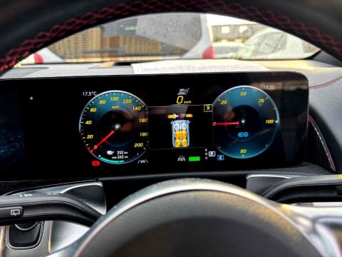 2022 Mercedes Benz EQB - Thumbnail