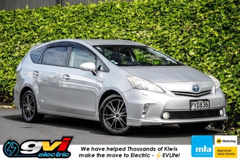 2013 Toyota Prius Alpha Hybrid - Thumbnail