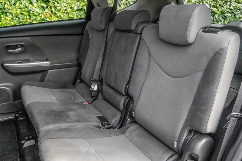 2013 Toyota Prius Alpha Hybrid