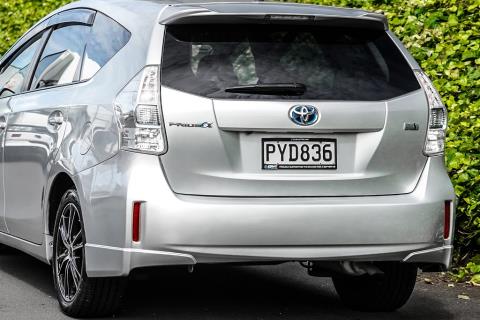 2013 Toyota Prius Alpha Hybrid - Thumbnail