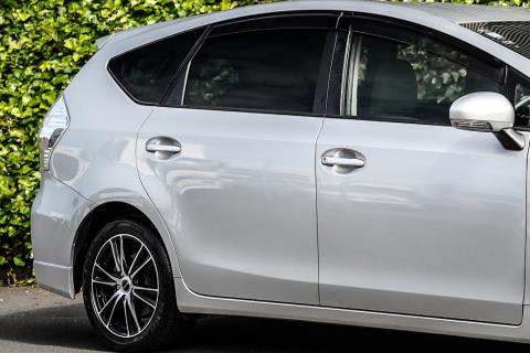 2013 Toyota Prius Alpha Hybrid - Thumbnail