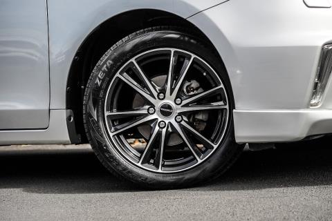 2013 Toyota Prius Alpha Hybrid - Thumbnail