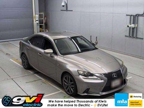 2013 Lexus IS 300h - Thumbnail