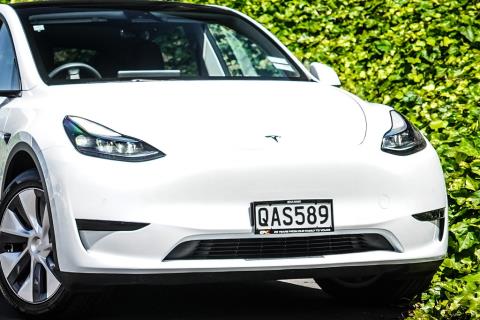 2023 Tesla Model Y RWD 60kWh - Thumbnail