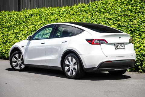 2023 Tesla Model Y RWD 60kWh - Thumbnail