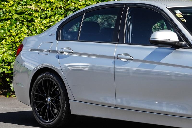 2017 BMW 330e e-Drive Hybrid