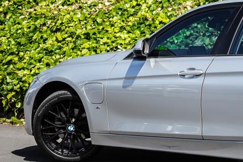 2017 BMW 330e e-Drive Hybrid - Thumbnail