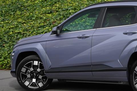 2024 Hyundai Kona Lounge 64kWh - Thumbnail
