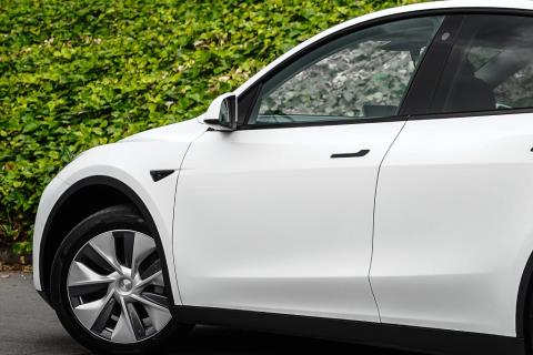 2023 Tesla Model Y RWD 60kWh - Thumbnail