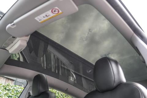 2022 Tesla Model Y RWD - Thumbnail