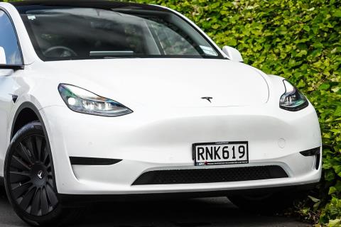 2022 Tesla Model Y RWD - Thumbnail