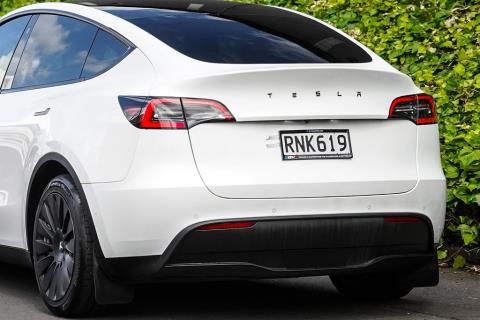 2022 Tesla Model Y RWD - Thumbnail