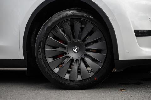 2022 Tesla Model Y RWD - Thumbnail