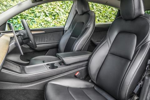 2022 Tesla Model Y RWD - Thumbnail