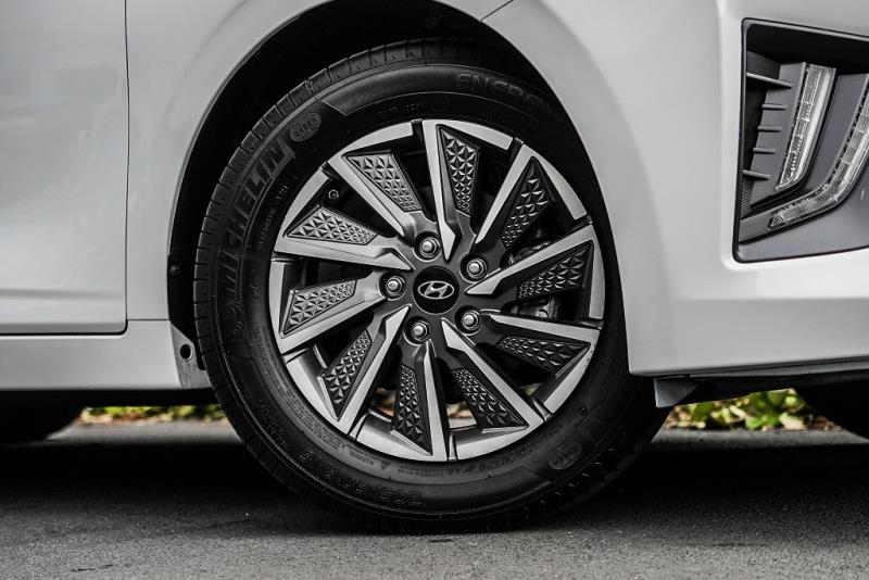 2021 Hyundai IONIQ 100kW EV