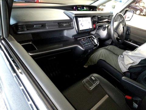 2017 Honda Step Wagon - Thumbnail