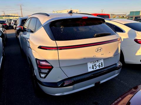 2023 Hyundai Kona EV 64kWh - Thumbnail