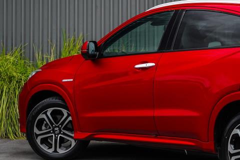 2015 Honda Vezel Z Hybrid / HR-V - Thumbnail