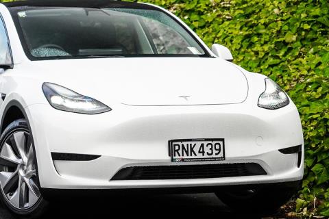 2023 Tesla Model Y RWD 60kWh - Thumbnail