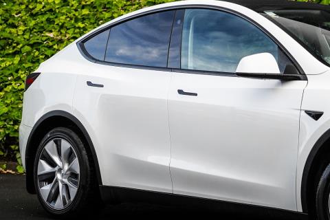 2023 Tesla Model Y RWD 60kWh - Thumbnail