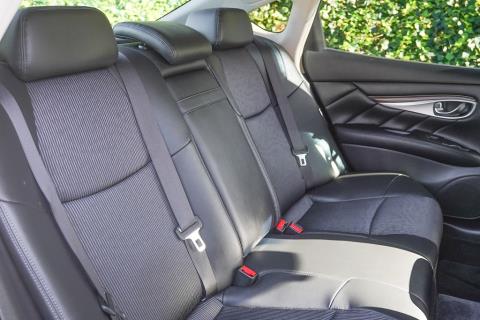 2015 Nissan Fuga Hybrid / Skyline - Thumbnail