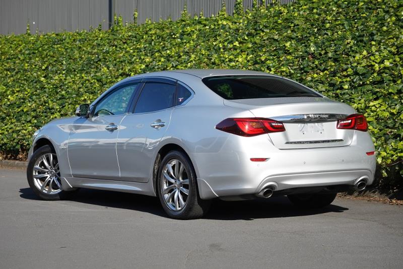 2015 Nissan Fuga Hybrid / Skyline