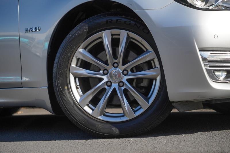 2015 Nissan Fuga Hybrid / Skyline