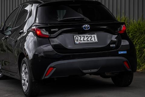 2021 Toyota Yaris Hybrid / Vitz - Thumbnail
