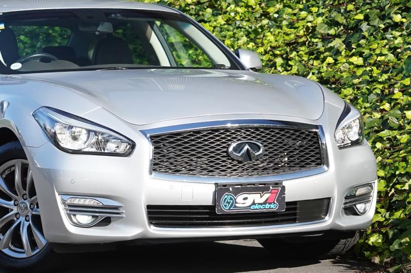 2018 Nissan Fuga Hybrid / Skyline