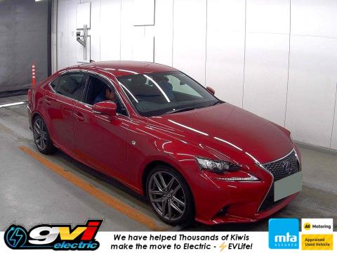2015 Lexus IS 300h - Thumbnail