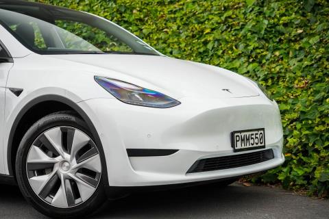 2022 Tesla Model Y - Thumbnail
