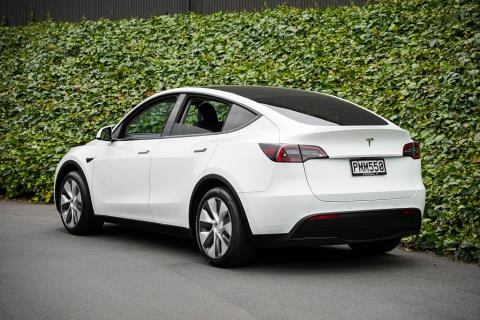2022 Tesla Model Y - Thumbnail
