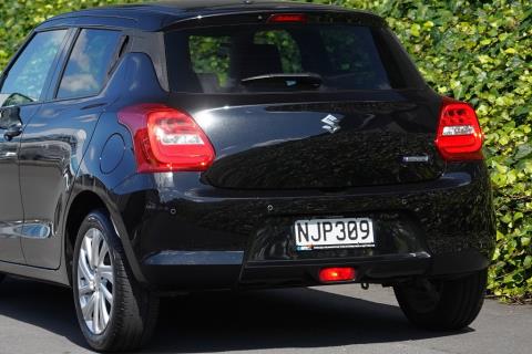 2021 Suzuki Swift Hybrid GLX - Thumbnail