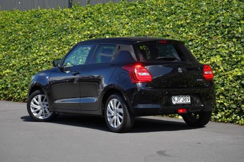 2021 Suzuki Swift Hybrid GLX - Thumbnail