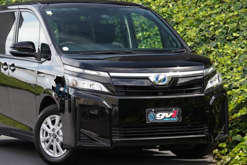 2017 Toyota Voxy Hybrid / Noah X