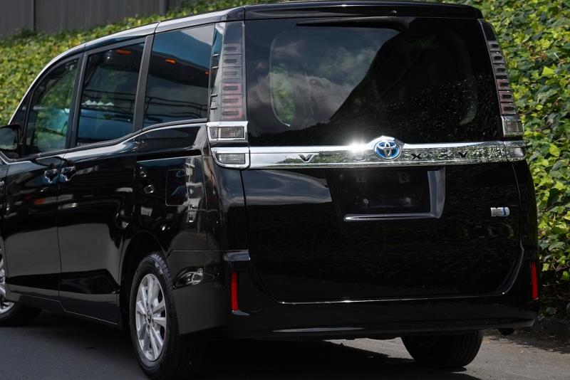 2017 Toyota Voxy Hybrid / Noah X